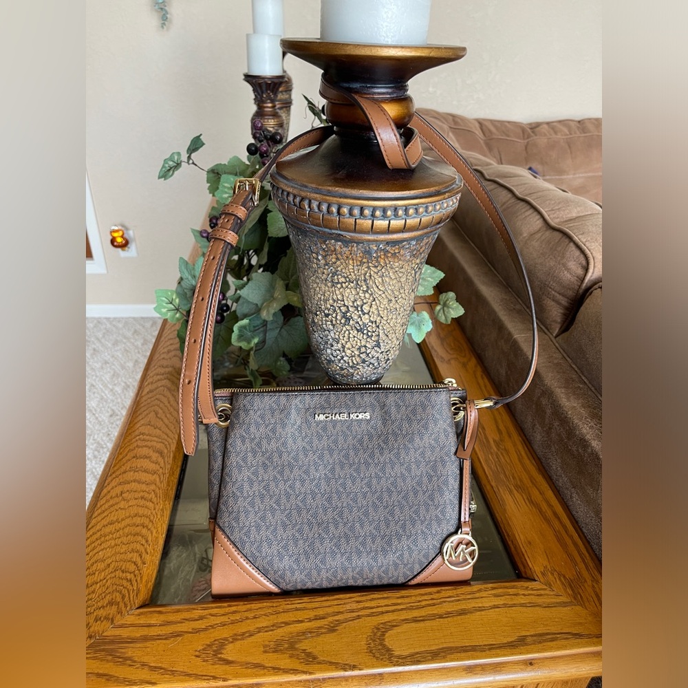 Michael Kors Nicole Shoulder Purse